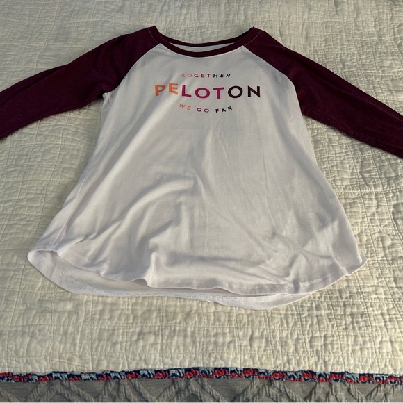 Peloton S cotton poly white/purple pullover - Picture 3 of 5